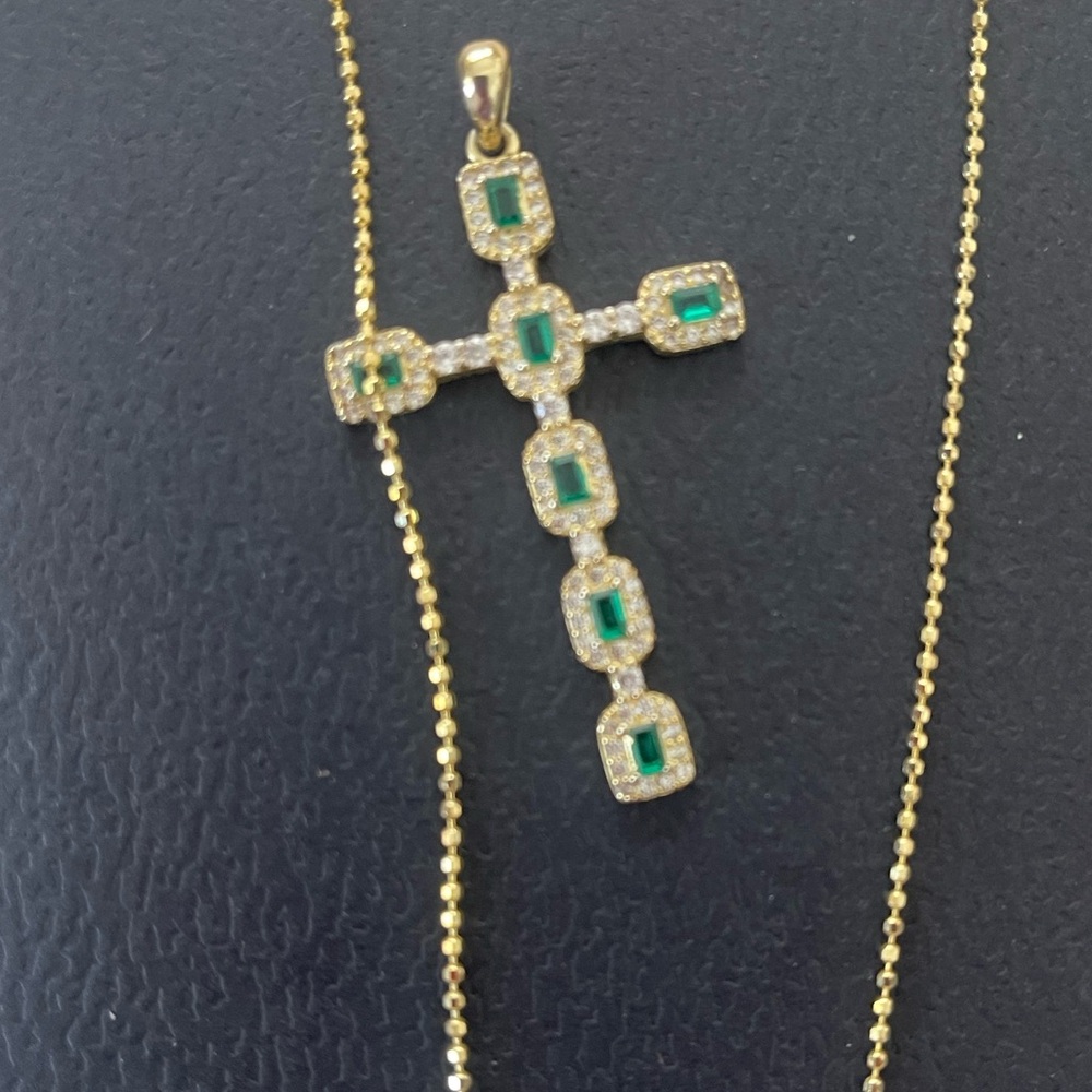 Elegant Gold and Green Cross Pendant Necklace